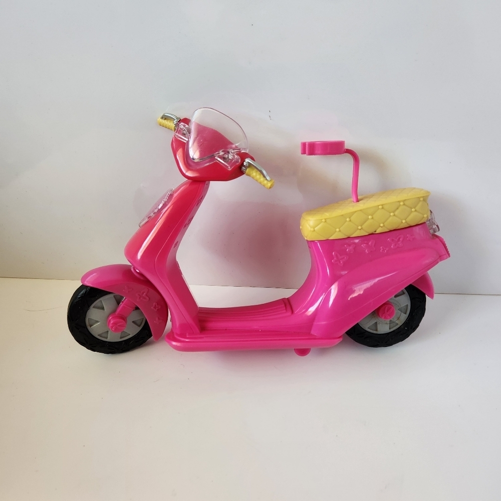 Winx Pink Bloom Scooter Vespa Toys R Us Exclusive Doll Size Replacement Barbie